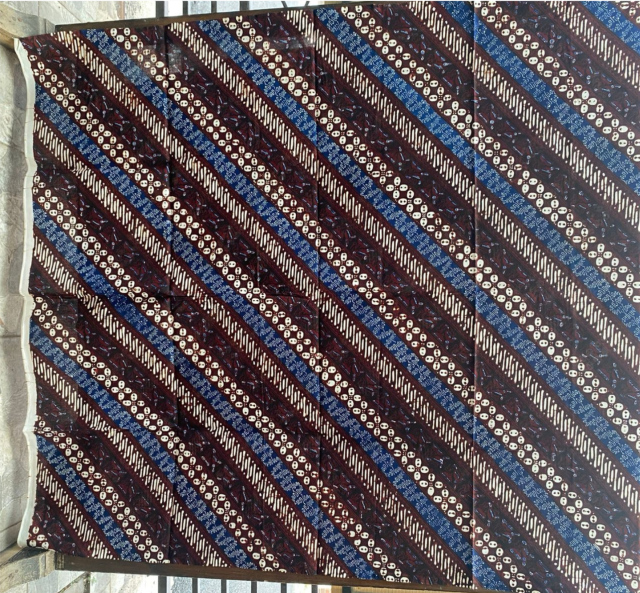 082 BATIK YOGYAKARTA Motif: lereng seling sogan indigo